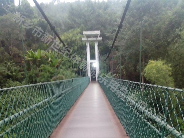木質(zhì)吊橋成景區(qū)新寵，帶動(dòng)旅游經(jīng)濟(jì)快速增長(zhǎng)